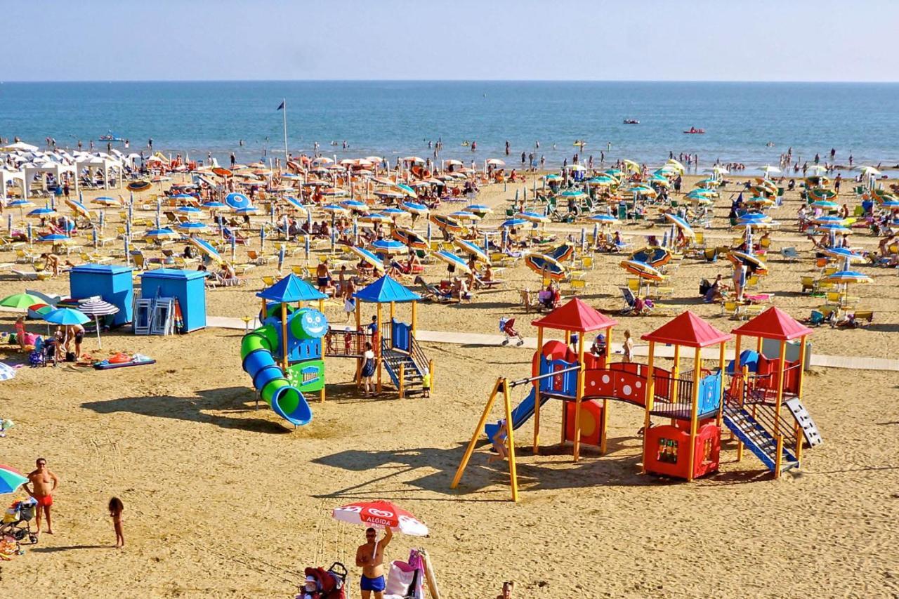Hotel Adriatico Bibione Exterior photo
